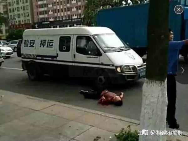 19岁美少女持枪抢银行:河南渑池特大抢劫运钞车案件