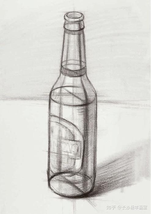 酒瓶是透明的玻璃材质,所以很难找出一条明显的明暗交界线