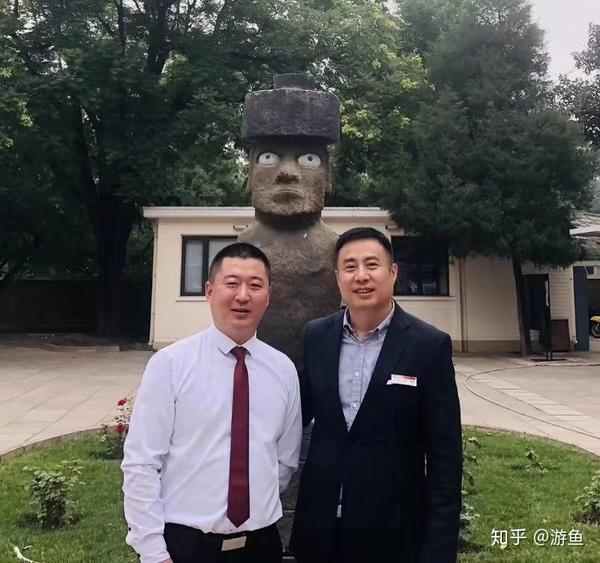 张希文校长带外国友人参观王府外国语学校