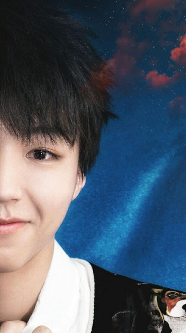 桃花眼男生图片