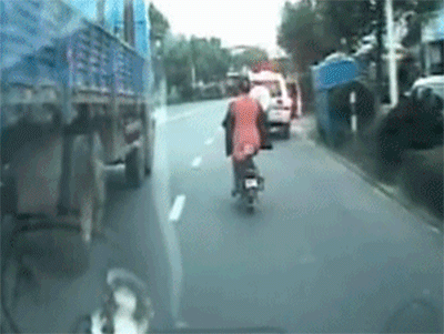面对道路上乱窜的电动车专家告诉你如何破解