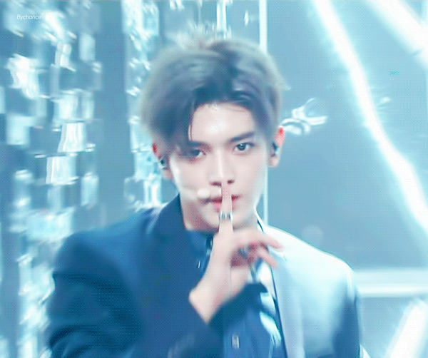 每一张都好看但是很少被惊艳到;泰容用脸惊艳到我的次数多于悠太,但是