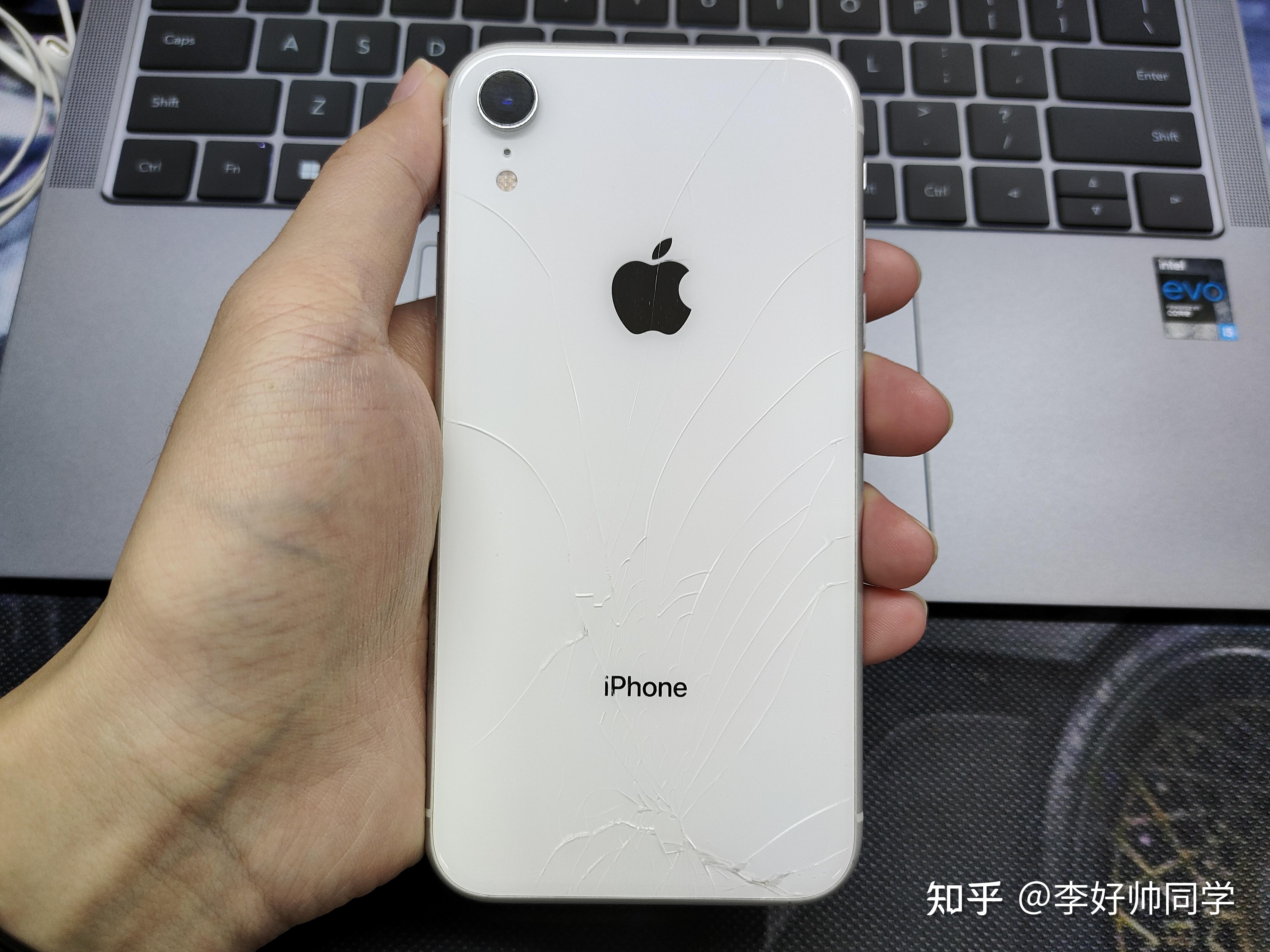 iphonexr摔碎图片,iphone12摔碎图片 2021年了iphonexr坏了还值得修吗
