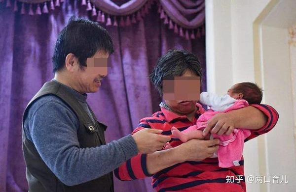 67岁高龄产妇,剖腹诞下健康女婴,到底是什么给了她勇气?