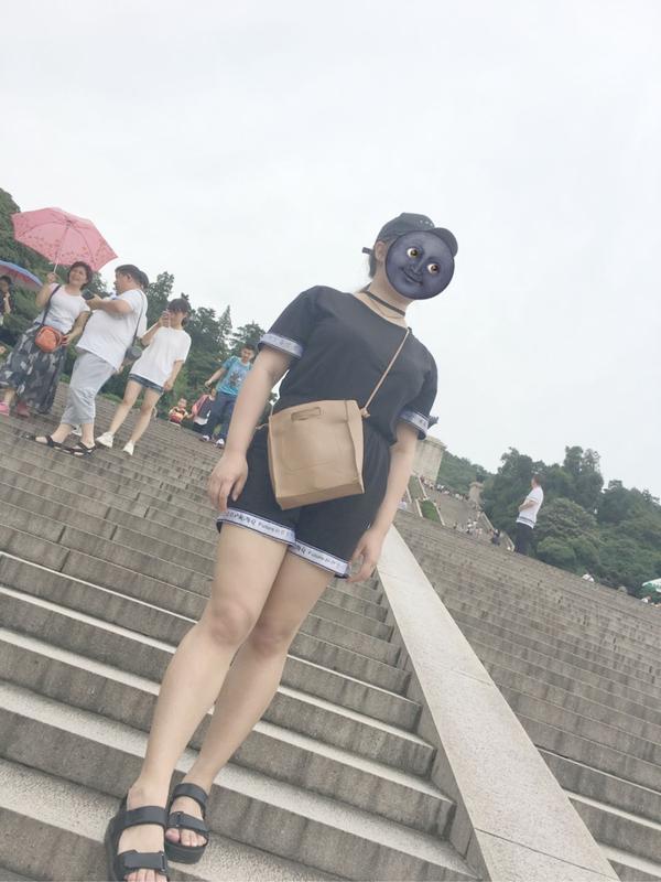又高又胖的女生怎么穿衣服?