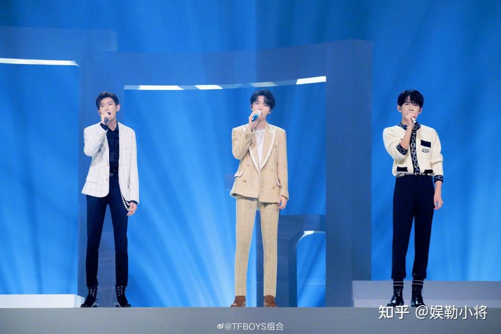 tfboys组合出道八周年王俊凯发文祝福时代峰峻李飞又被吐槽了
