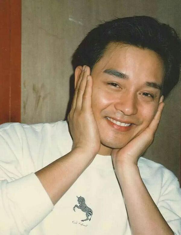 张国荣哪里帅,我能欣赏他的儒雅翩翩气质,可是说盛世美颜确实说不过去