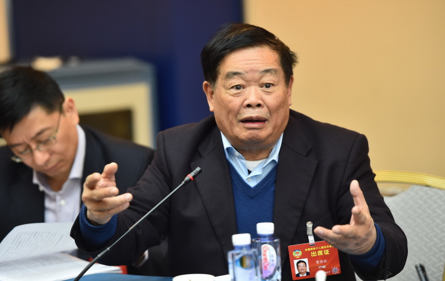 曹德旺我认为钱没有用马云我对钱不感兴趣网友借点我花