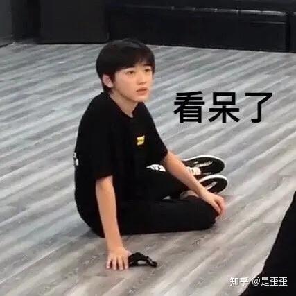 刘耀文writeas,刘耀文丁程鑫write 宋亚轩和刘耀文你更喜欢谁做你的弟弟?
