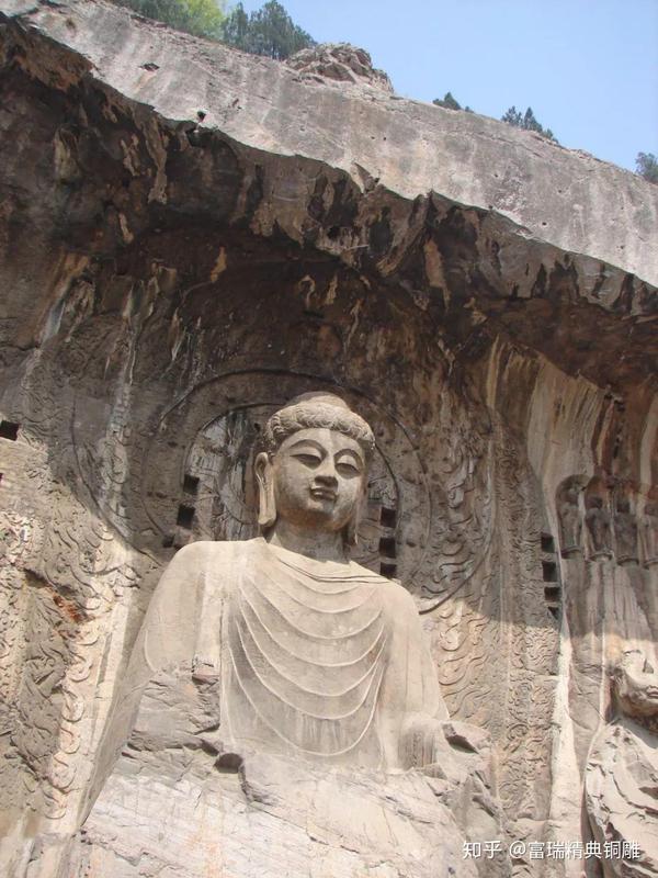 云冈石窟著名的露天大佛,既是释迦坐像