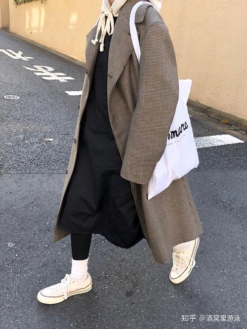 小白鞋配什么袜子好看?