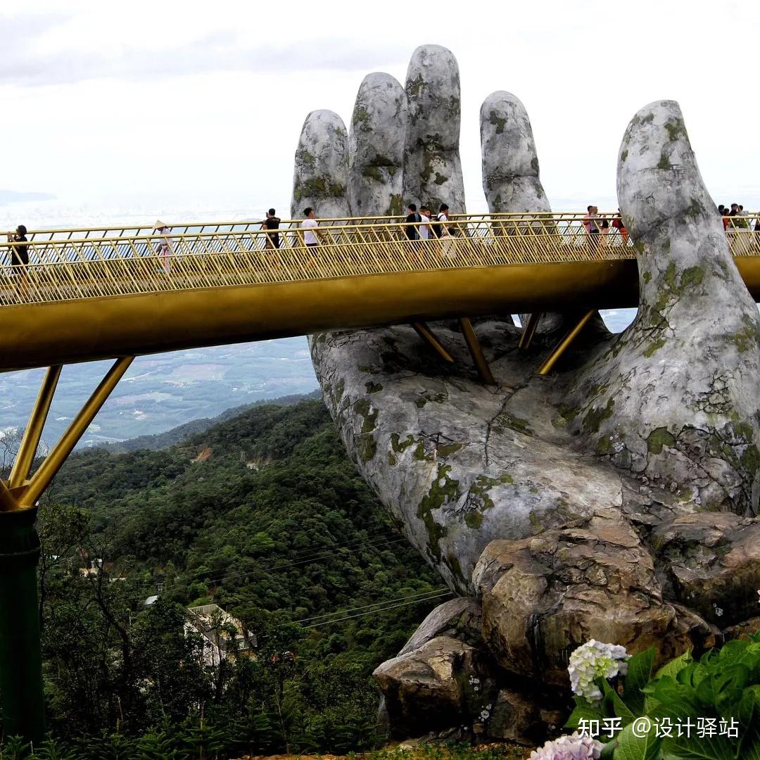 这座十分奇幻的建筑结构属于巴拿山thien thai花园的一部分,建在山腰