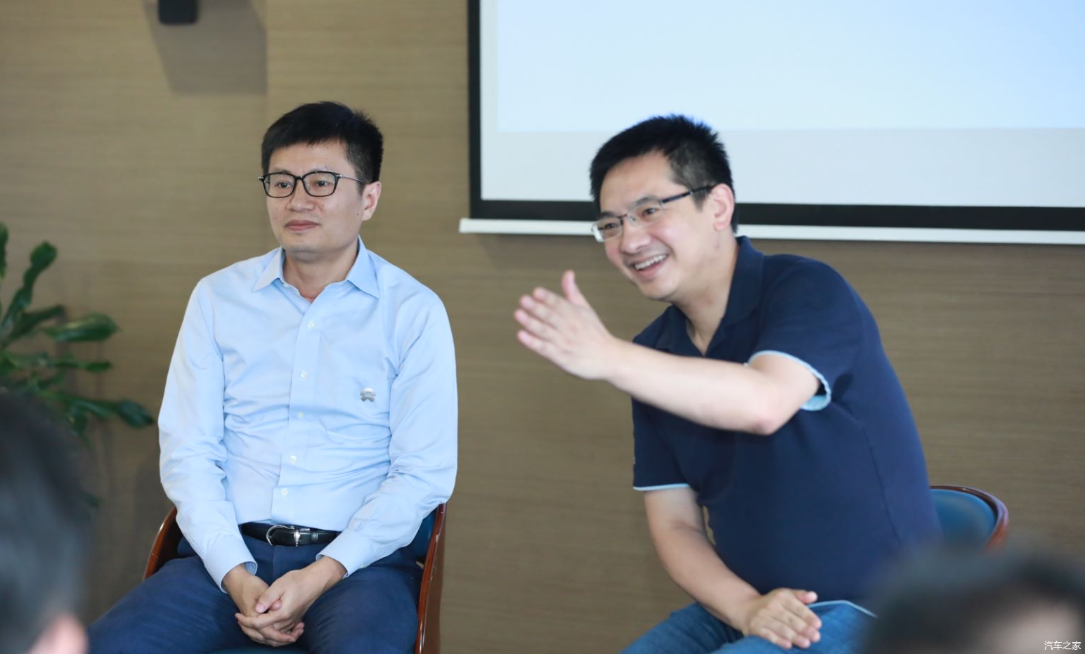 我个人很赞同秦力洪的说法,很多人乐于将蔚来与特斯拉对比,但实际上