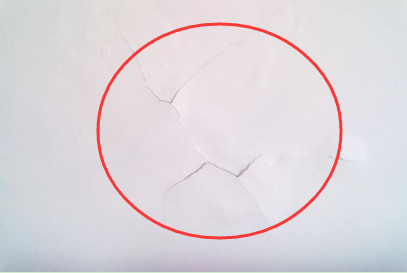 装修还没结束,内墙乳胶漆起皮了,正常吗?