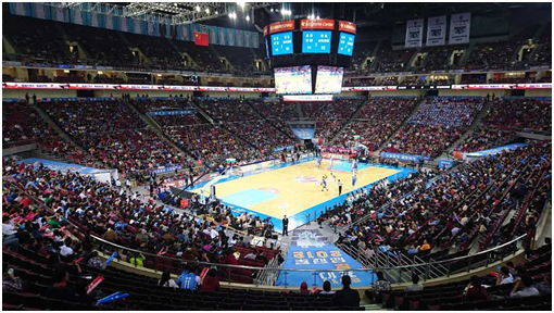 五棵松体育馆使用的篮球竞赛拼装地板为美国进口,普遍用于nba赛事,该
