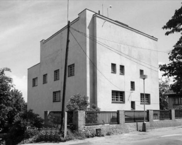 阿道夫路斯 adolf loos 的设计在结构上是怎样满足 raumplan的?