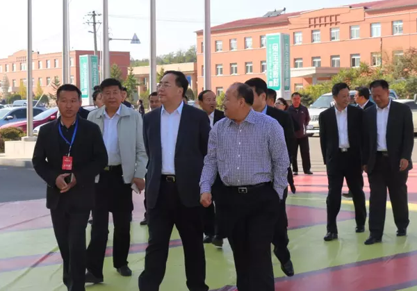 【德丰137快讯】丹东市领导莅临德丰时代广场视察指导