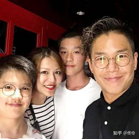 林晓峰有两个儿子,他和老婆离婚后,大儿子随妈,小儿子和林晓峰一模一