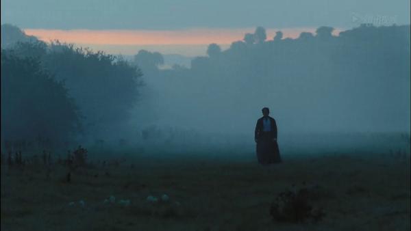 导演构图很棒,摄影很美,整个电影饱满而丰富,给答主分享一下.