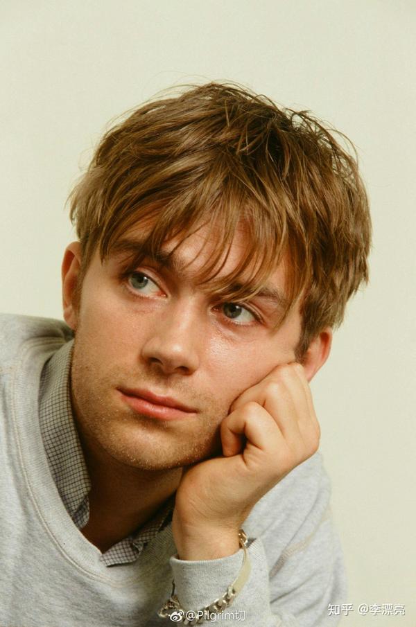 blur乐队主唱damon albarn.