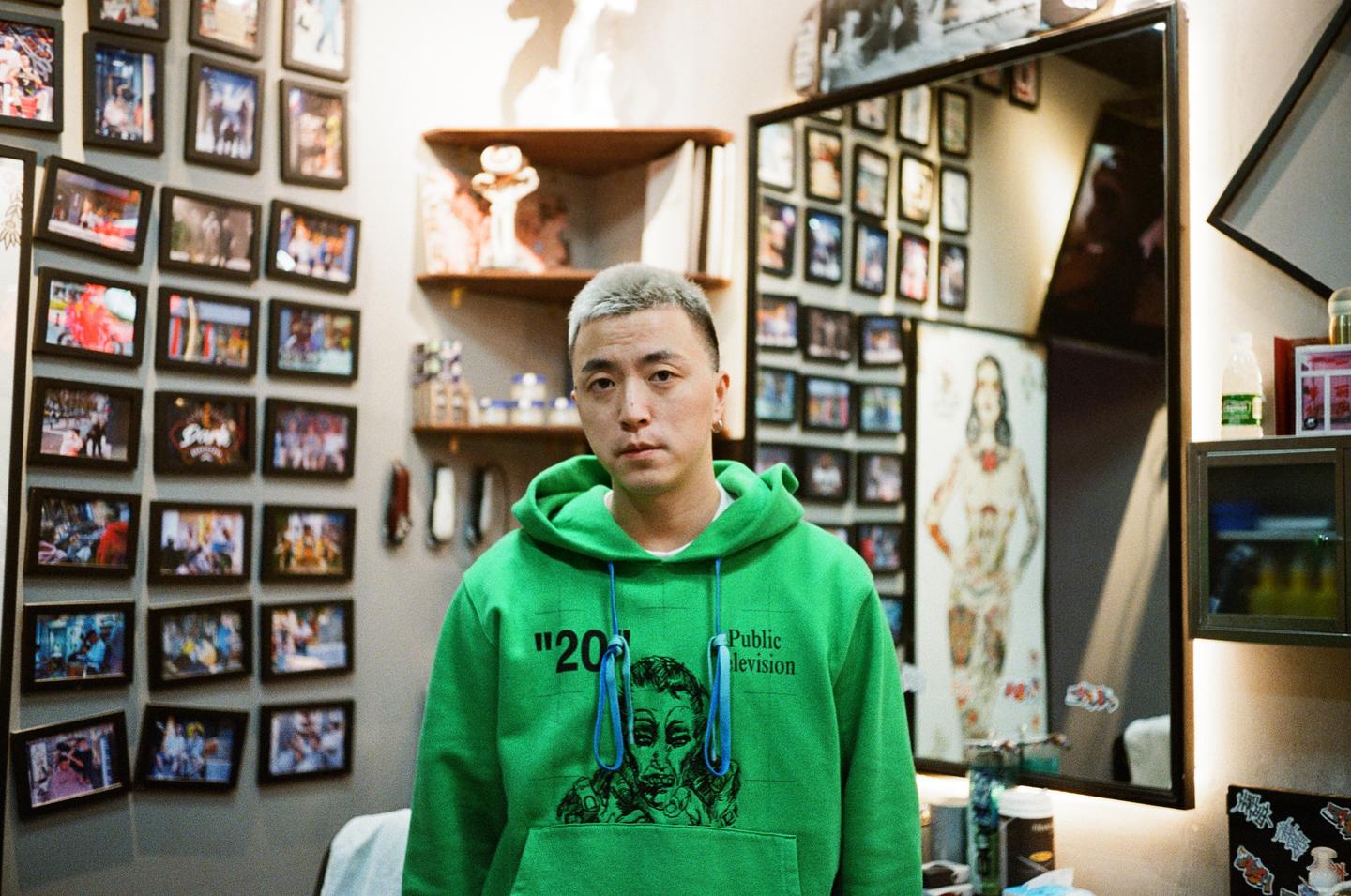 jony j和派克特没有音乐上的合作,但两人也是好友,jony j鞋店开业