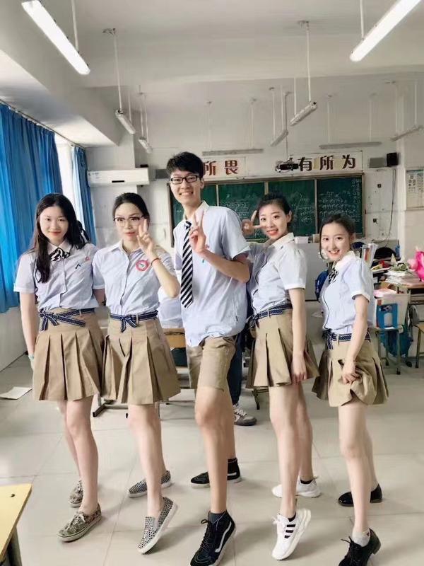 河南省实验中学! 国内中学好看的校服 我大实验当仁不让!