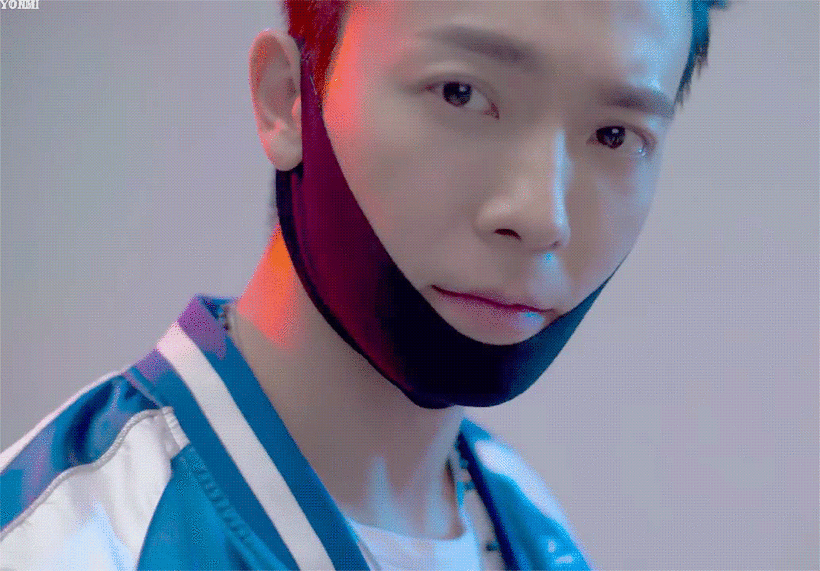 李东海的哪些图片或者gif让你觉得惊为天人?