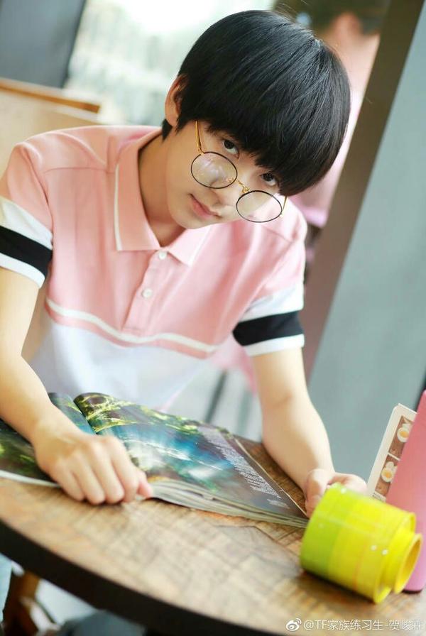 如何评价tf家族练习生贺峻霖?