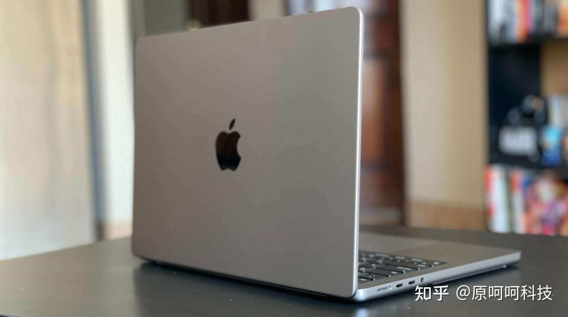 虽然它在技术上不是旗舰 macbook pro 机型,但它是大多数寻找标准