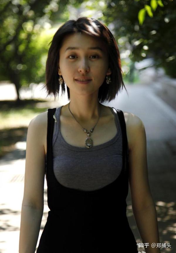 说起来宫哲走上演艺这条路,当初是非常偶然的.