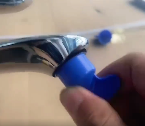 下图附上龙头起泡器和专用的拆卸工具工艺参考