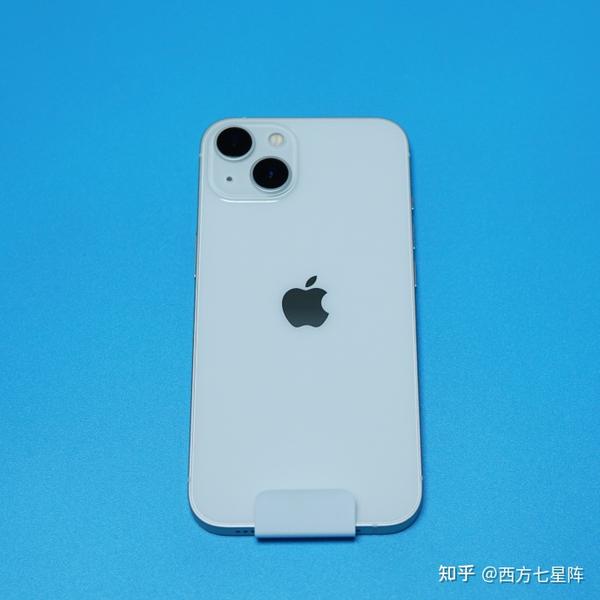 iphone13星光色其实就是白色,非常漂亮,手感我觉得比12更好.