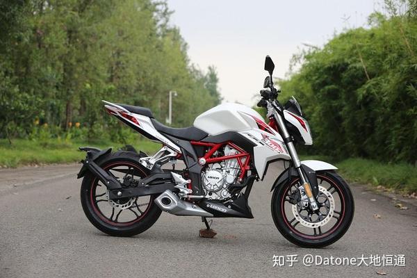 新手入坑2万块左右的摩托车,街车选哪一个好?