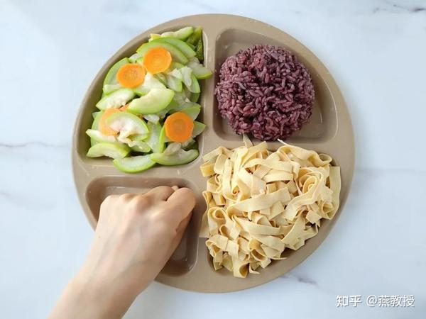 主食肉类蔬菜每天吃多少能减肥一日三餐如何掌控分量