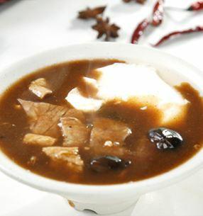 离开郑州三十年了,每次想起老家总忘不了蘸着豆腐脑美味的胡辣汤