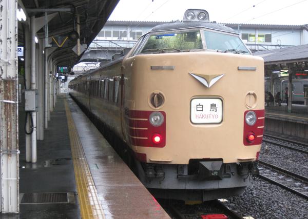 东海道新干线未开通的时候,阪急京都线同时进行高架化工程,借用了新