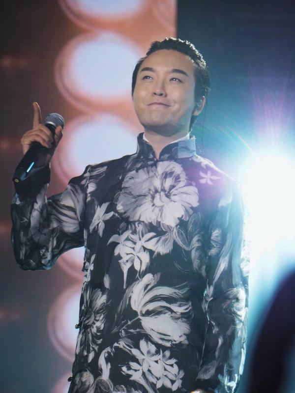 如何评价李玉刚?