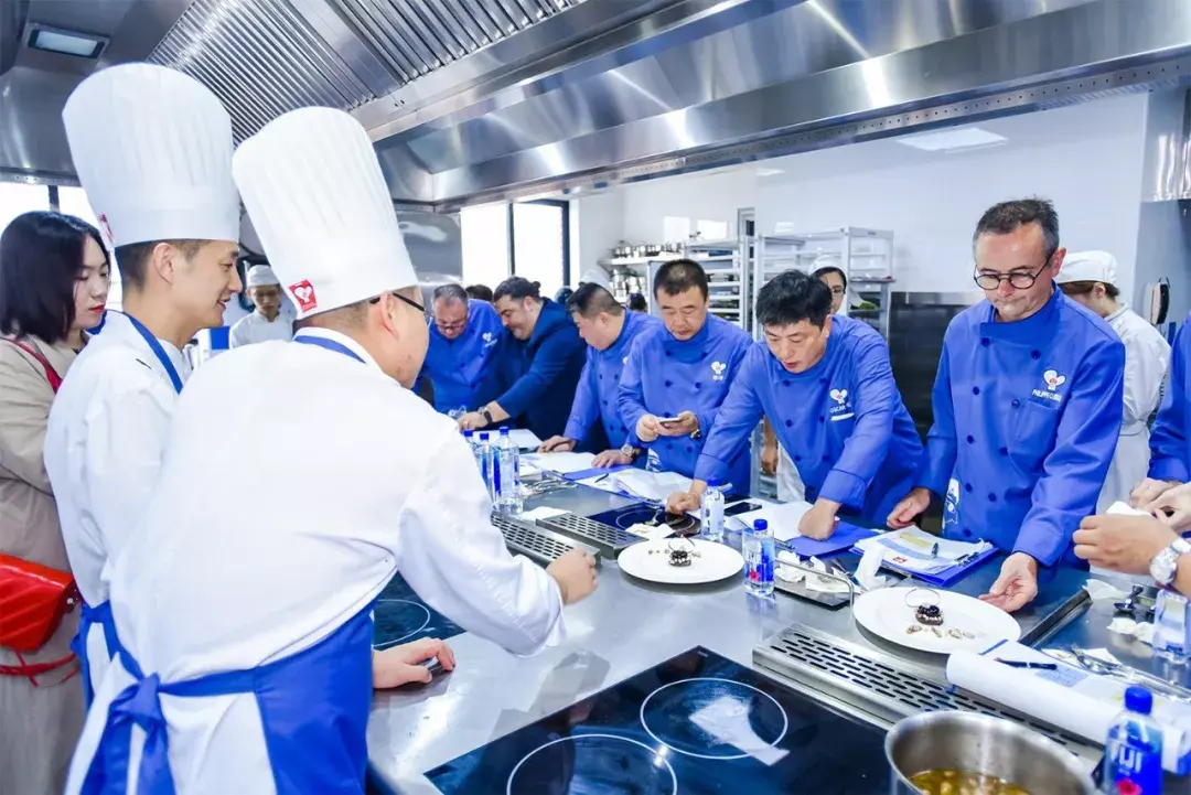 学校介绍法国蓝带厨艺学院成立于1895年,是世界上第一所西餐与西点