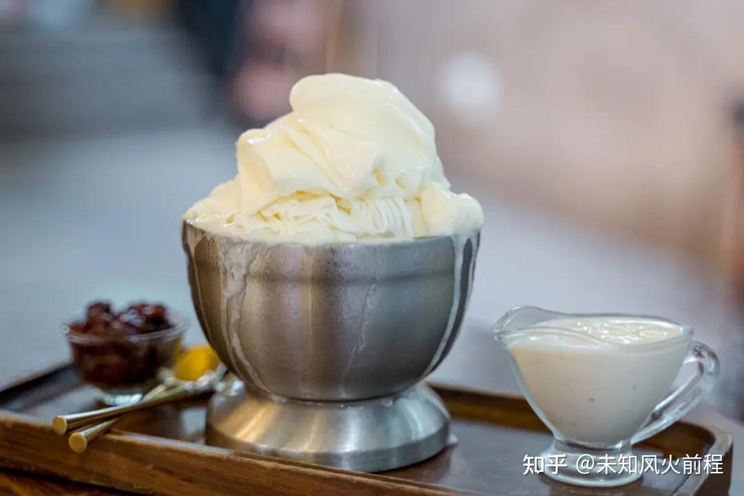 图"里手捧酥山的仕女到了商周时期,大家就开始有了"冬季存冰"的习惯