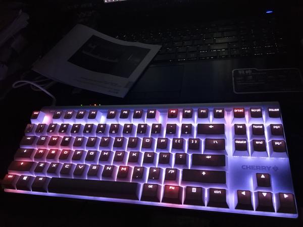 为什么会有人觉得类似于海盗船k70 rgb这样的的背光rgb键盘是杀马特