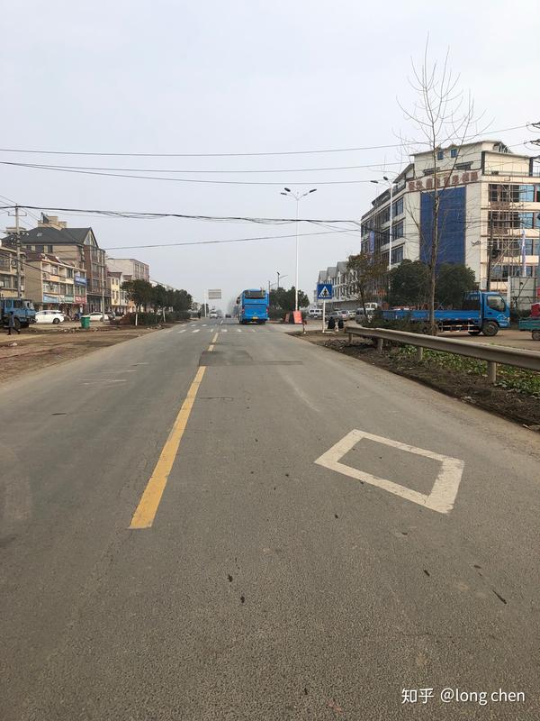 丁字路口发生车祸,事故责任如何划分?