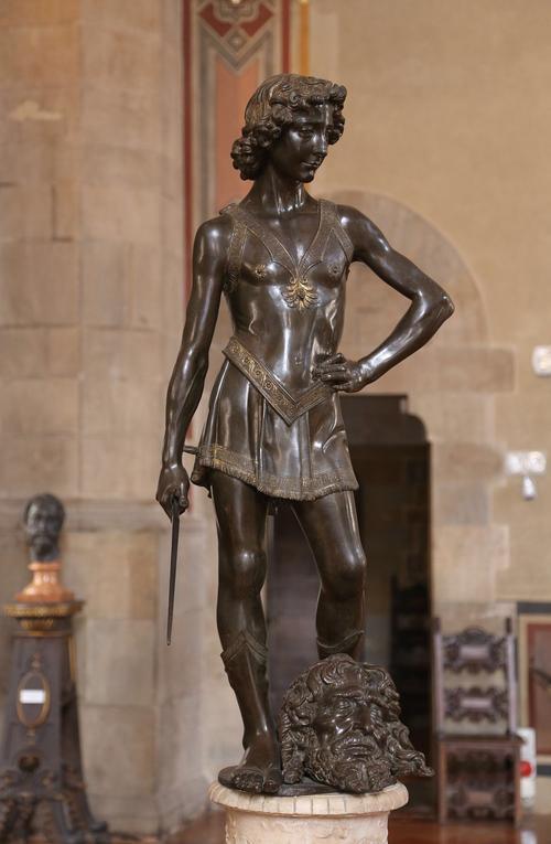 韦罗基奥的雕塑《大卫》