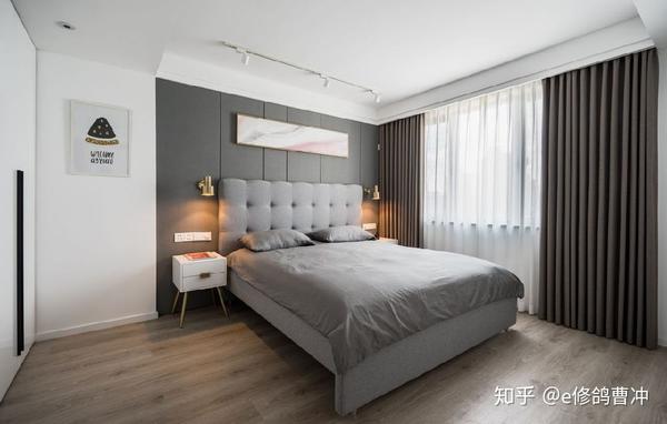 卧室安装磁吸轨道灯使得原本单一点射光的设计逐渐转变成线性 造型