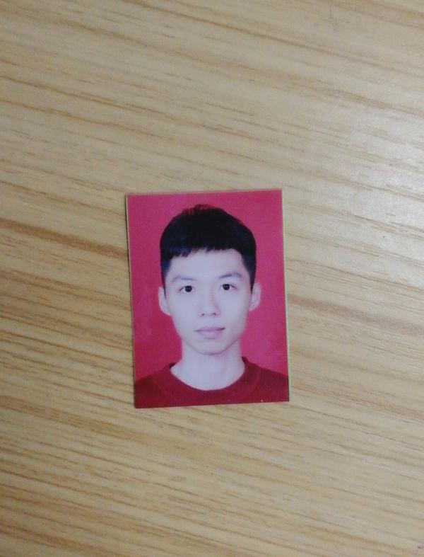 因为去找实习,随便拍了一个证件照,发现我好像往正常方向走了.