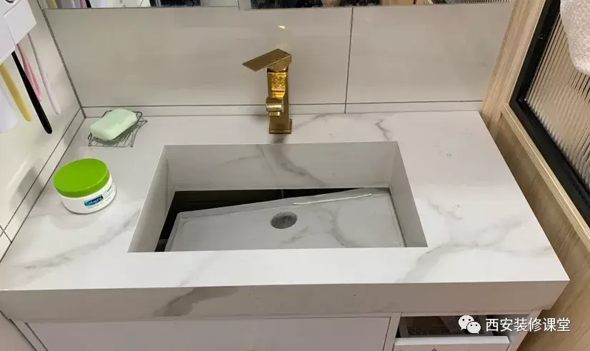 浴室落地柜洗手盆用什么材质的好