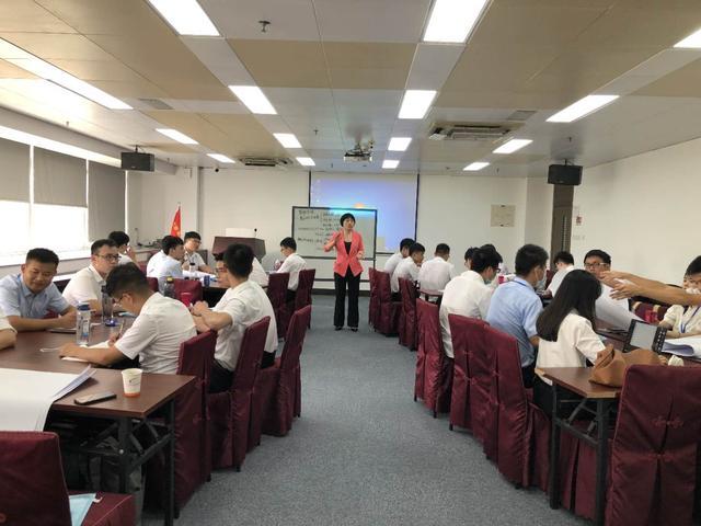 赵仁鑫老师和丹宁老师为广东联通两班学员带来结构思考力03iii透过