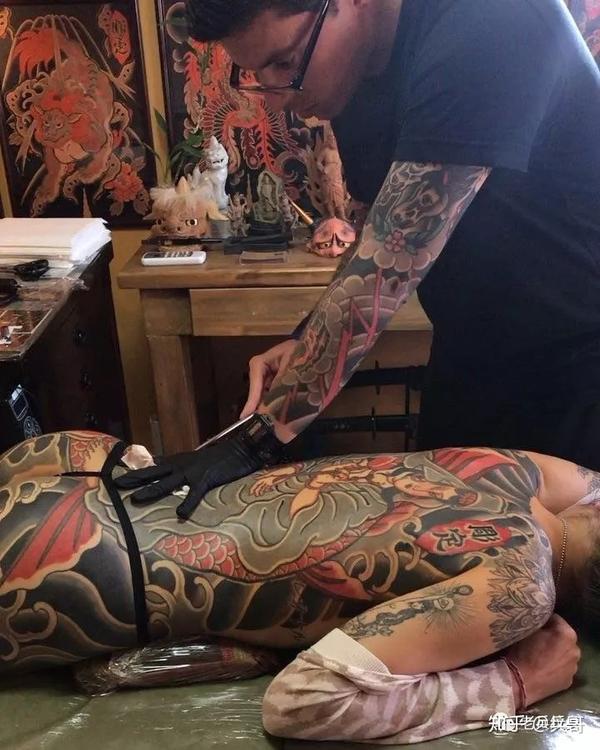 日本人称纹身为 "入墨"