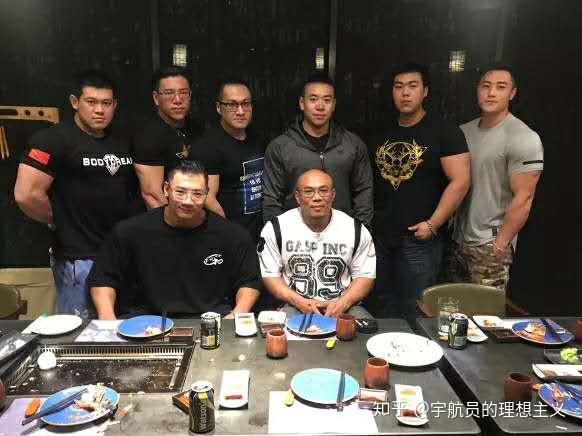 2017年8月14日,李鸿潇正式加入"鹿家门"成为鹿晨辉的徒弟.