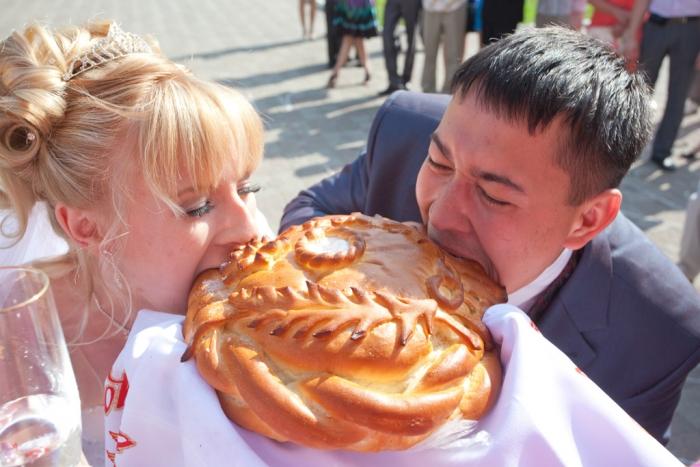 尝了中式面包后波兰小姐姐差点哭了原来这辈子都在吃假面包