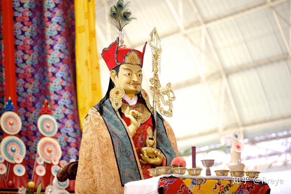 《莲师金刚七句祈祷文》吽 吽欧坚耶杰呢向灿邬金刹土